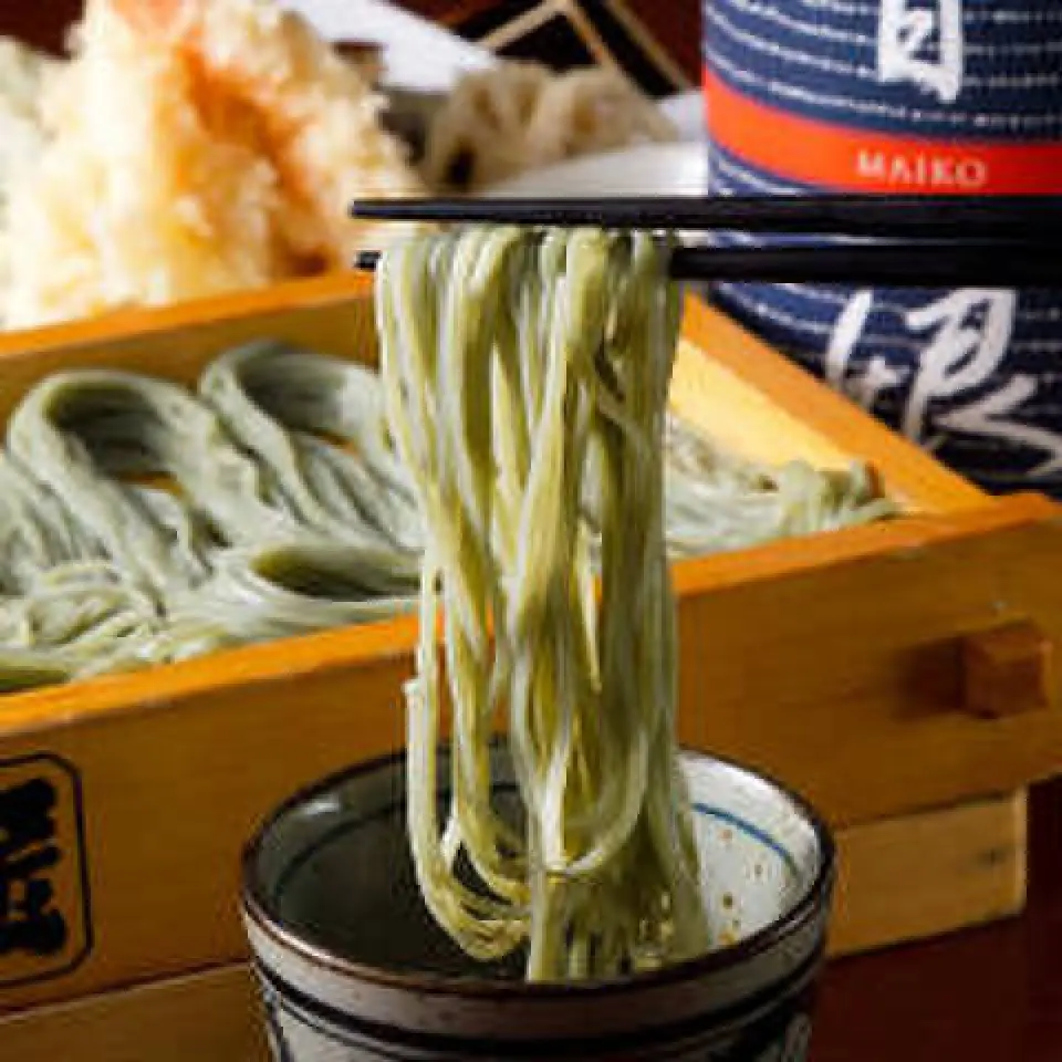 Niigata's specialty, Hegi Soba, is made with Funori seaweed and is a delicacy that has been drawing attention for its nutritional value. It contains about 1.2 times as much protein as regular soba, which is necessary for the formation of the human body, such as muscles, blood, skin, and hair, as well as vitamins and minerals. Of course, because it is soba, it also contains polyphenols such as rutin and catechin, making it ideal for both dieting and health!!
