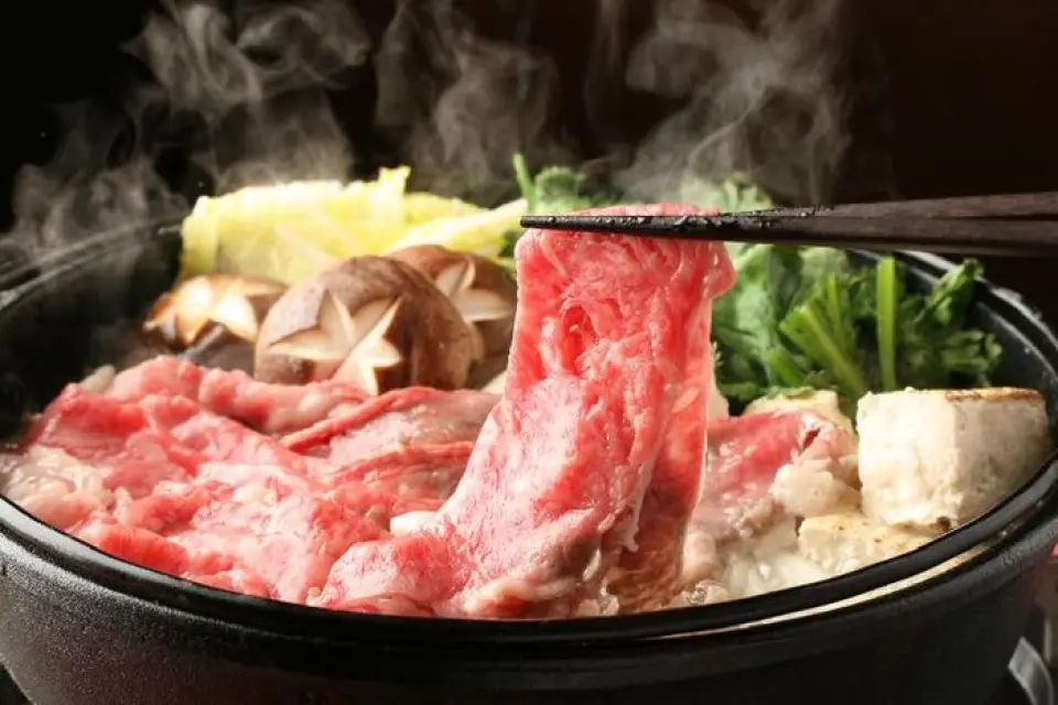 Our specialty "sukiyaki" uses the highest quality A5 rank aged Japanese black beef. The marbled Japanese beef is placed in a piping hot copper pot with plenty of leeks and beef fat fried, then steamed with our special sauce. Shiitake mushrooms, tofu, enoki mushrooms, shirataki noodles, and green vegetables add a touch of elegance. Enjoy the sauce, which has been elegantly prepared to match red wine, and the high-quality Japanese beef, dipped in beaten egg.