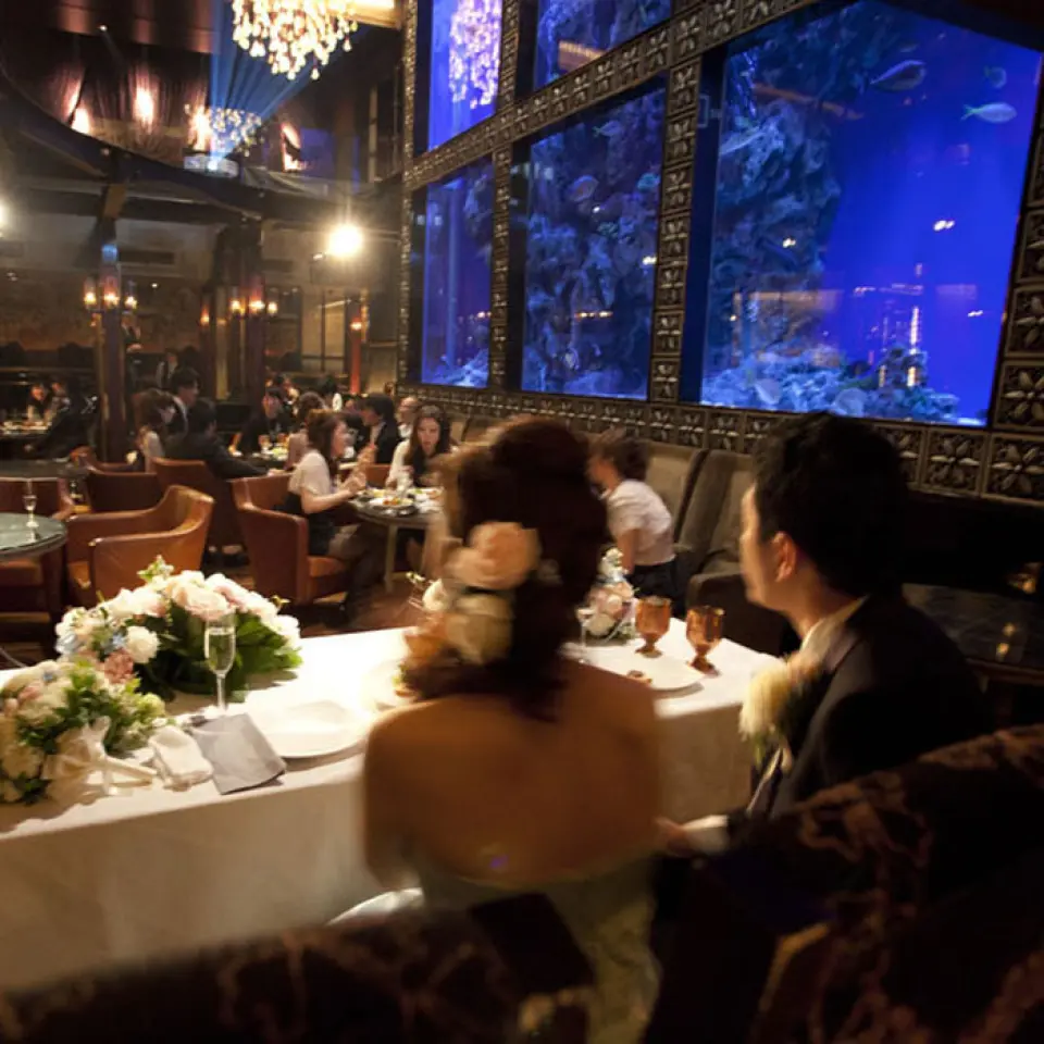 可以為 50 至 120 人的私人聚會預訂。從自助餐到全席套餐，請隨時與我們聯繫！