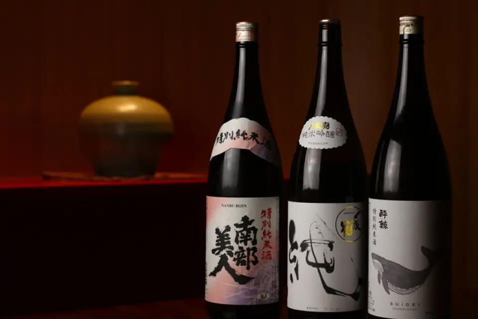 Sushi Kenzan offers a wide selection of alcoholic beverages that go well with seasonal fish dishes. We offer the finest bottles of sake sourced from all over Japan, including Nanbu Bijin from Iwate Prefecture, Ichinokura from Miyagi Prefecture, Sharaku from Fukushima Prefecture, and Hakkaisan from Niigata Prefecture. We offer them in one-go servings so that you can enjoy each carefully selected flavor little by little. We also offer a luxurious selection of shochu made from barley, potato, and rice, from standard to rare varieties. All of them go perfectly with seasonal fish! Find your favorite drink.