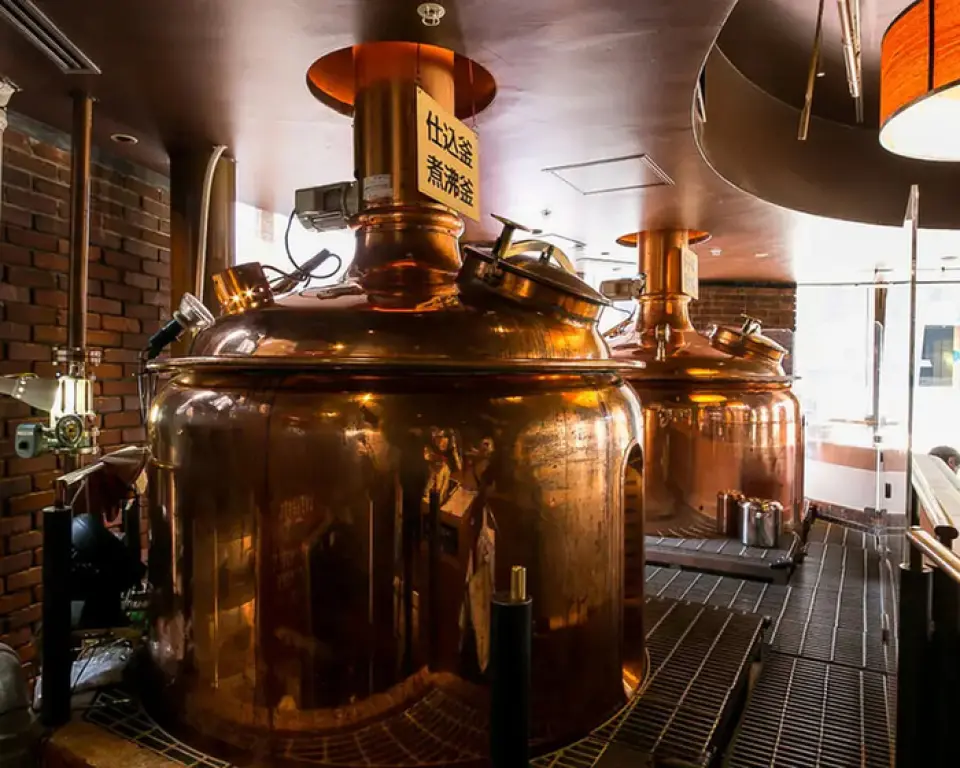 Not only can you drink Asahi beer, including Super Dry, but the biggest attraction is that you can drink "craft beer brewed exclusively in the store"! We have a full-scale brewery on the third floor of the building, where experienced craftsmen are always on-site to brew craft beer. We make four types of beer: "Kuramae BLACK", "Kuramae WHITE", "Sayama GREEN", and "Yamatake RED". You can taste fresh beer that has just been brewed. Please come and enjoy it.
