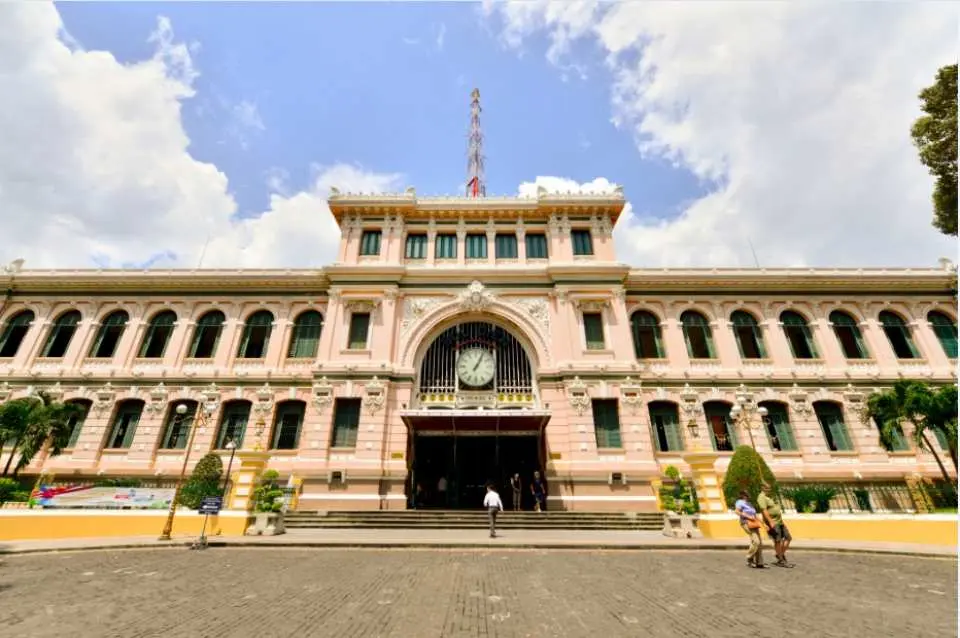 午後繼續走訪胡志明市中心郵政局