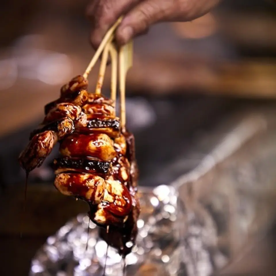 All of our yakitori is made with Shingen chicken, which is carefully skewered one by one. The skewers are carefully grilled over binchotan charcoal with expert skill, allowing you to fully enjoy the delicious flavor of the chicken, with crispy skin, juicy thighs, and melt-in-your-mouth sweet liver.