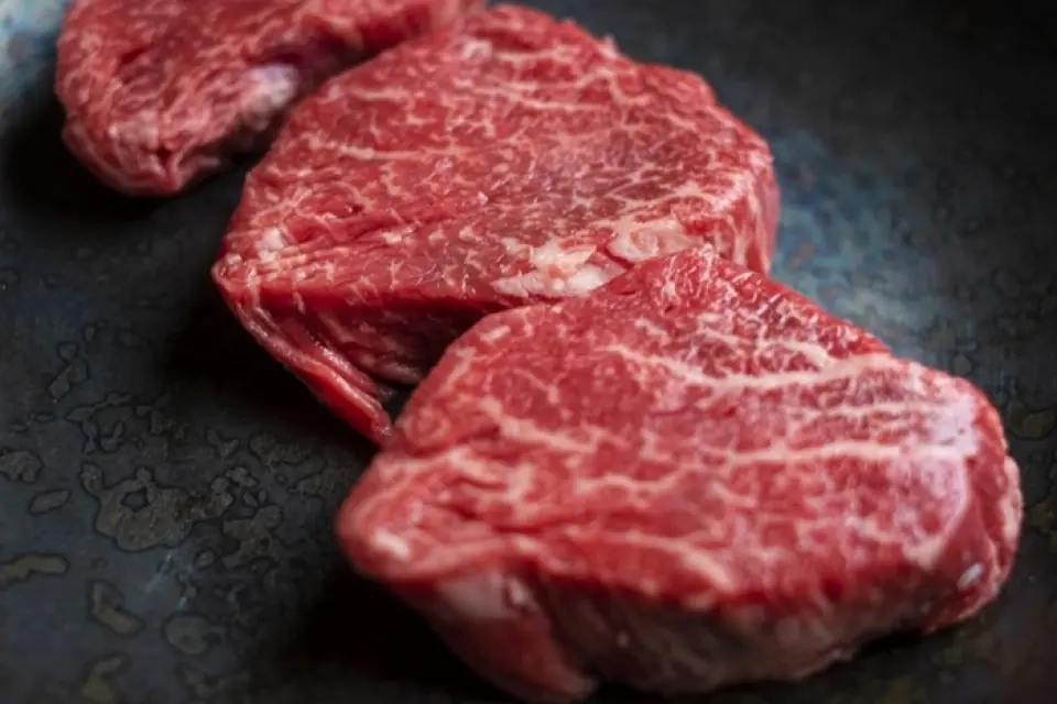 "Chateaubriand" is a rare, tender, and high-quality red meat. Once you try it, you will never forget the exquisite taste. Come to our restaurant and enjoy it. We are sure you will be satisfied. If you want to celebrate an anniversary or date with a special person in a luxurious way, please enjoy a luxurious course that includes this rare cut of meat.