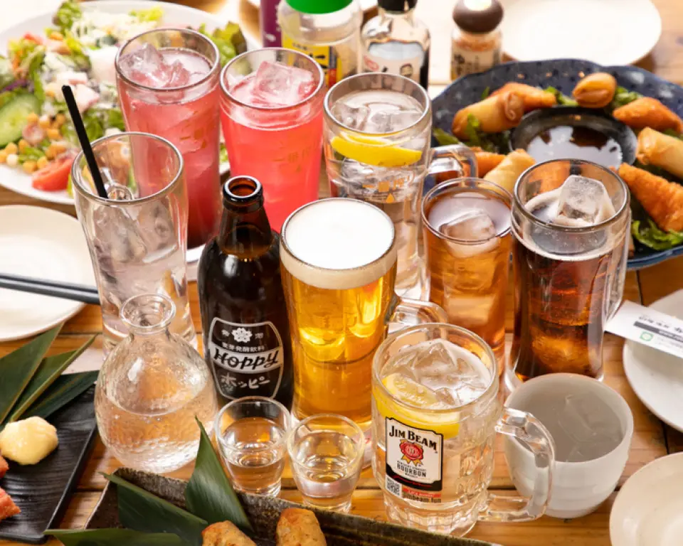 我們為嗜酒者提供無限暢飲計畫。通常2小時1,800日元，可以使用1,500日元的優惠券。如果您想用大量的酒精來享用您最喜歡的菜餚，我們也推薦無限暢飲選項。該系列還包括韓國飲料，如 Chamisul 和 Makgeolli。還有將Chamisul與啤酒混合而成的「Somek Set」、「TERRA Beer」等熱門飲料。