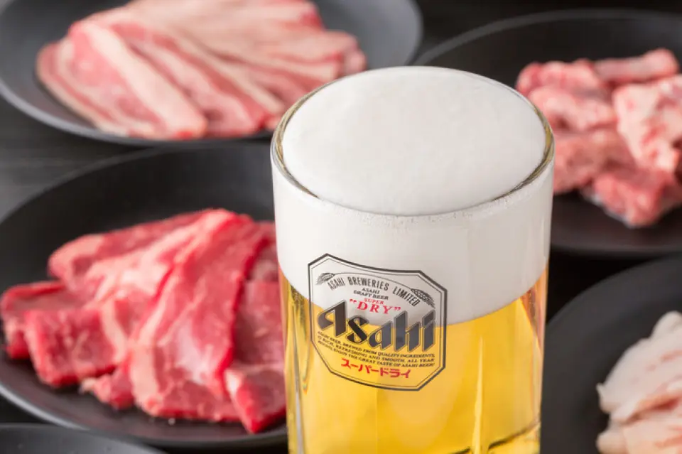 Yakiniku và bia tươi chắc chắn là sự kết hợp tuyệt vời nhất ♪ Cửa hàng của chúng tôi bán món Asahi Super Dry ngon nhất ◎ Bạn sẽ không thể ngừng ăn thịt và rượu! (LOL) Đồ uống như bia có giá từ 290 yên (319 yên bao gồm thuế) mỗi cốc! Nó có giá rất hợp lý, vì vậy những người uống rượu chắc chắn sẽ rất hài lòng. Chúng tôi cũng có một lựa chọn uống thỏa sức rất đáng giá. Hãy thưởng thức nó cùng với lựa chọn ăn thỏa thích!