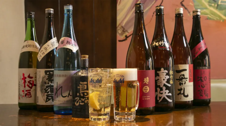 我們有各種各樣的飲料可以滿足每個人的需求！除了與烤雞肉串和熱​​騰騰的炸雞搭配的“泡沫”之外，您還可以點它來搭配各種雞肉菜餚。另外，宴會套餐還可以追加無限暢飲90分鐘/2,000日圓！大約有 55 種飲料可供選擇，所以如果您正在聚會，請務必檢查一下。如果您想在青山快速休閒地喝一杯，就交給我們吧！我們期待您的光臨。