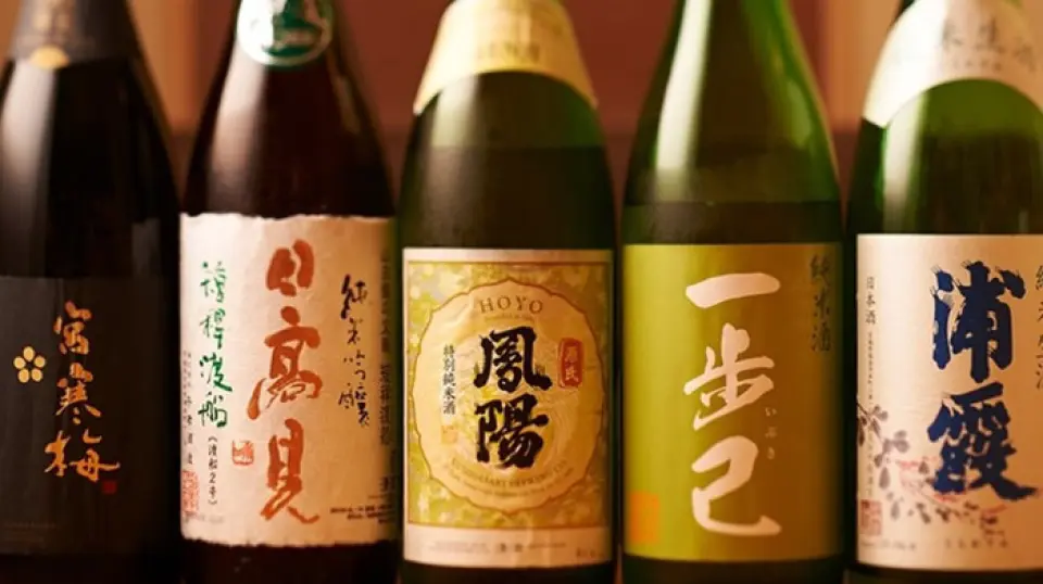 Drinks are essential to add color to your meal. At our restaurant, we especially want you to pay attention to our "sake." From famous bottles to famous sake from breweries that are known only to those in the know. We also have rare sake from all over the country that changes every day! Our knowledgeable staff will provide you with detailed guidance, so even beginners to sake can rest assured. Pairing it with our carefully selected fish dishes makes it even more delicious. Please enjoy your drink while learning about the process and environment in which the sake is made, and the thoughts of the brewer.