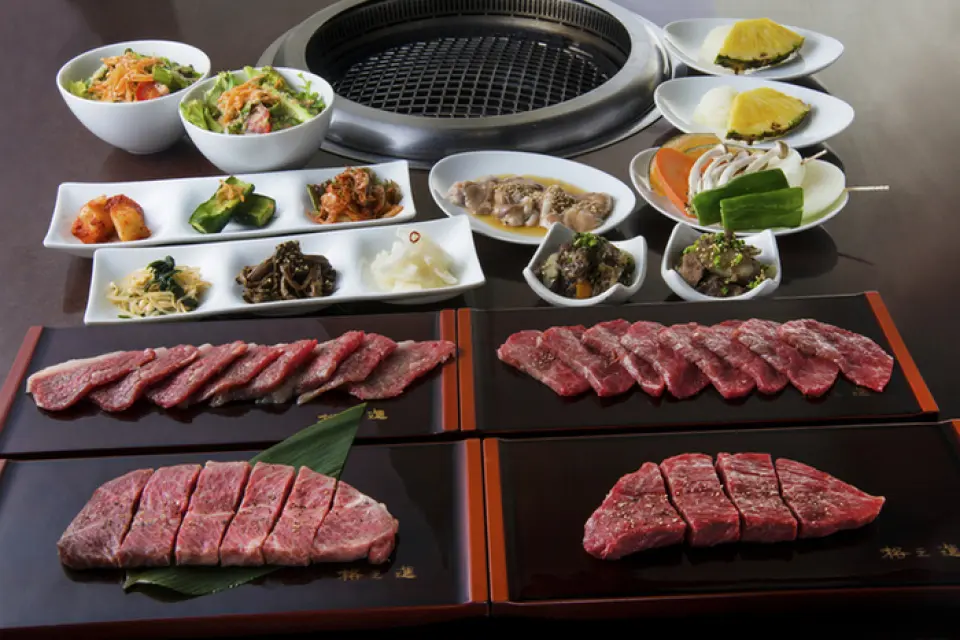 Our recommendation is the course that is chosen by many customers. We use whole Japanese black beef cows that have been aged using Kakunoshin's unique method, and our skilled meat chefs combine the best aged cuts of the day to serve to our customers.