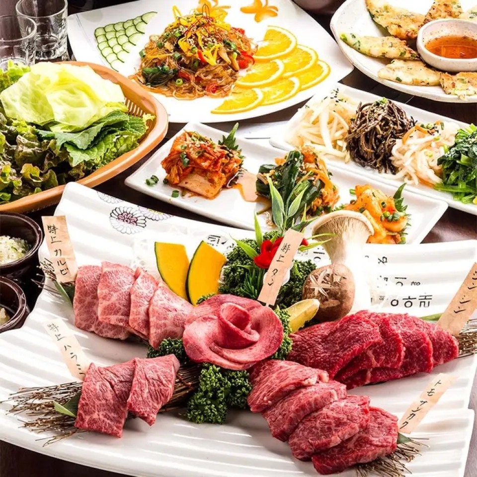 Enjoy a course of rare cuts of beef, of which only 1-3kg can be obtained from one cow, in a large or small private room! For 4-28 people [private rooms], you can enjoy your meal at your leisure. All-you-can-drink is available from 2,000 yen (22,000 yen including tax). The all-you-can-drink menu also has a wide selection of beer, wine, makgeolli, shochu, and more.
