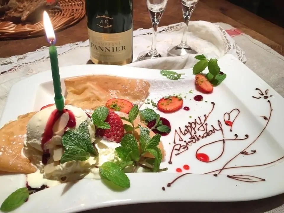 不要忘記在 La Federice 慶祝生日、無法用言語表達的感受以及所有周年紀念日！留言需預約。驚喜留言盤方案（3,250日圓）請在來訪前一天預約（也可以撥打03-5766-4084/web預約）