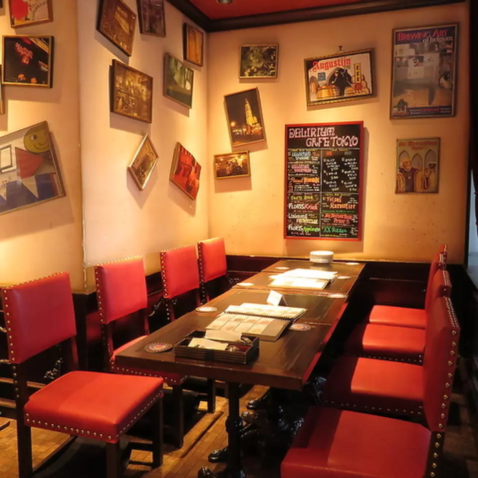 It can be used for a wide range of occasions, such as company welcome/farewell parties, launch parties, and birthday parties! It can be half-privately reserved for 30-60 people, or completely reserved for 70-100 people! Please feel free to contact us regarding your budget, use of projectors and microphones, and stand-up parties!