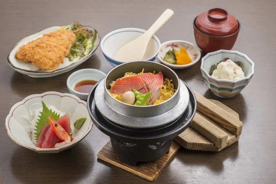 沼津的金目台釜飯午餐（圖）