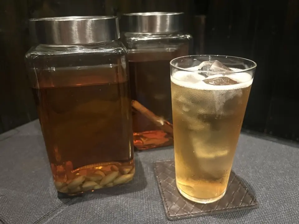We have a wide selection of carbonated drinks that go well with pork. We have a full range of standard alcoholic drinks on the menu. We especially recommend our original "Spice Highball". It is made by mixing whiskey infused with spices such as the elegantly scented "cardamom" and the refreshing "coriander" with strong carbonation. We also have homemade sours such as "Craft Umeboshi Sour" made with Kishu Nankou plums and "Craft Lemon Sour" made with unwaxed Setouchi lemons, so be sure to try them.