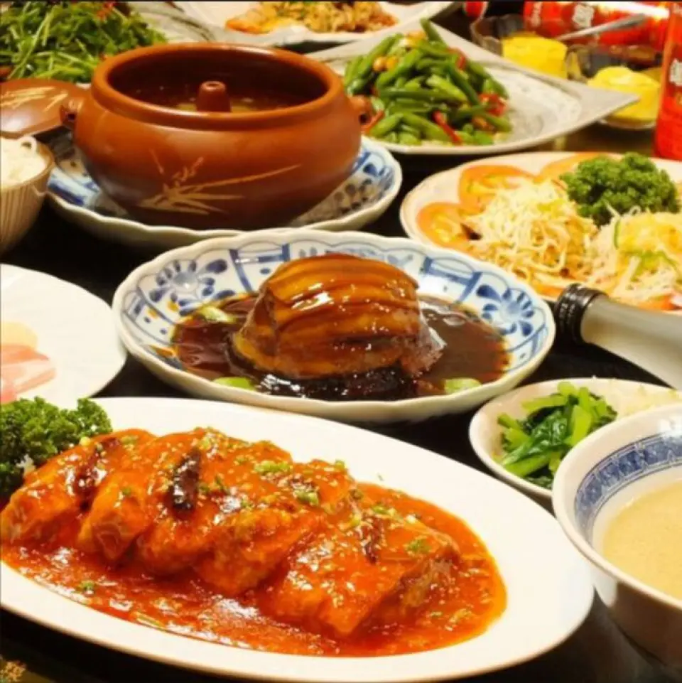 We recommend the course where you can enjoy all the representative dishes of Yunnan Province. The most popular course, the [Energy Promotion Course], includes all-you-can-drink and offers a variety of Yunnan dishes, from the signature dishes "Qi-pot Chicken with Sanchi" and "Traditional Yunnan Wind-Guo-Qiao Rice Noodles" to the chef's recommended "Yunnan Lao Jianghu Tofu" and "Large Shrimp in Chili Sauce"! The all-you-can-eat and drink course, where you can enjoy as many of our proud dishes as you like from over 100 items, is perfect for large parties and family meals. Please feel free to make a reservation or contact us!