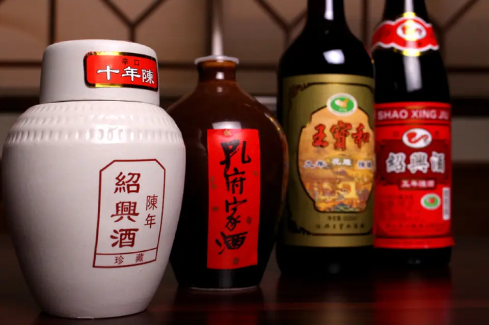 We have a wide selection of Chinese liquor and tea, as well as standard draft beer, Tsingtao beer, highballs, sours, cocktails, Japanese sake, shochu, and wine. With our all-you-can-drink course that includes Shaoxing wine and fruit wine, you can enjoy Chinese flavors to your heart's content along with our proud Yunnan cuisine. After the meal, you can enjoy a relaxing conversation over a cup of warm Chinese tea, with Shaoxing wine on the rocks, which goes well with our piping hot "Yakuzen Qi Pot Chicken".