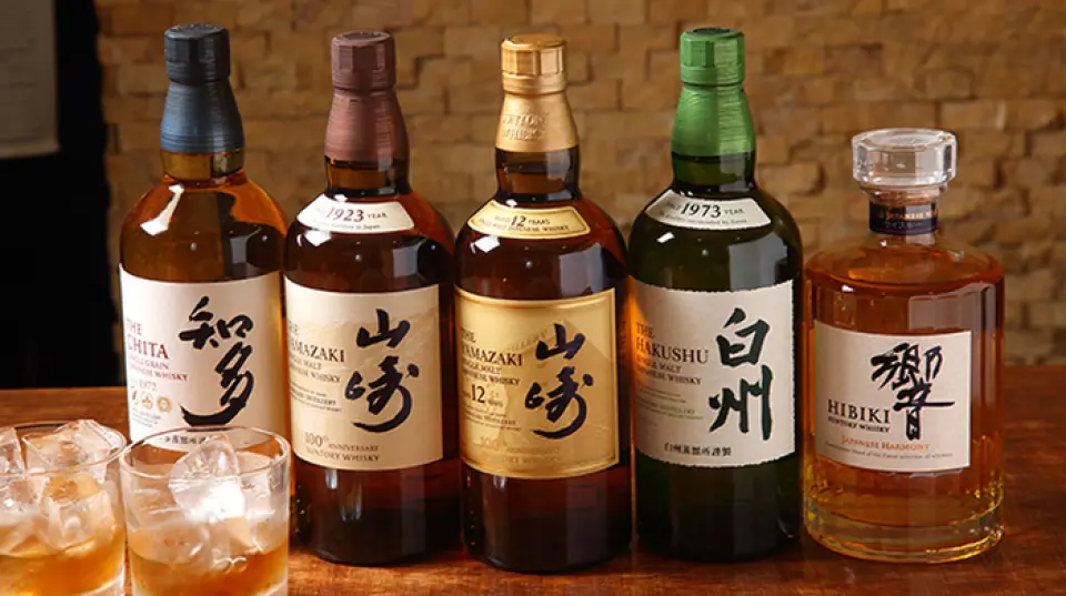 我们还提供各种饮料，包括啤酒、鸡尾酒、葡萄酒和清酒。其中，烧酒和威士忌的品种丰富，包括难喝的稀有品种。您可以享受到“山崎12年”的优雅味道和“响”的细腻味道的高级味道。我们还推荐九州限定产品“樱岛小蜜柑Chuhai”和“晴王麝香葡萄 Sour”等时令水果酸。