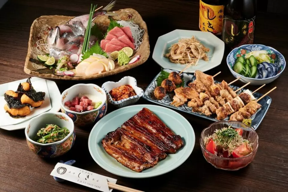 提供使用鰻魚的單點菜餚、河豚菜餚、生魚片、烤魚、油炸菜餚等豐富的日本料理。我們有適合各種場合的菜單，包括沙拉和小吃。也歡迎您僅使用割烹菜單。請放心使用。