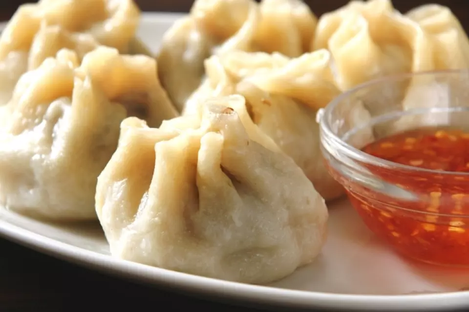 We offer authentic Mongolian cuisine with simple seasonings that bring out the best in the ingredients. You can enjoy a variety of dishes little by little, such as "Banshi", boiled dumplings filled with plenty of lamb, "Banshitai Tsai", a cream soup with boiled dumplings, and "Naadam Khoshor", fried dumplings that are often eaten during local festivals. We also have a wide selection of other recommended meat dishes. They also go great with alcohol, so please relax and enjoy your meal with your favorite drink in hand.