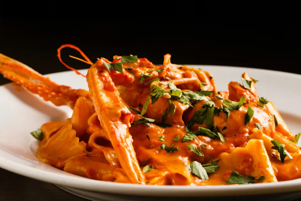 Nowadays, this sauce is a standard in Japan, but it was first introduced to Japan by Chef Franco about 30 years ago. The umami of the prawns, the richness of the cream, and the acidity of the tomatoes are well balanced, making it addictively delicious once you try it.