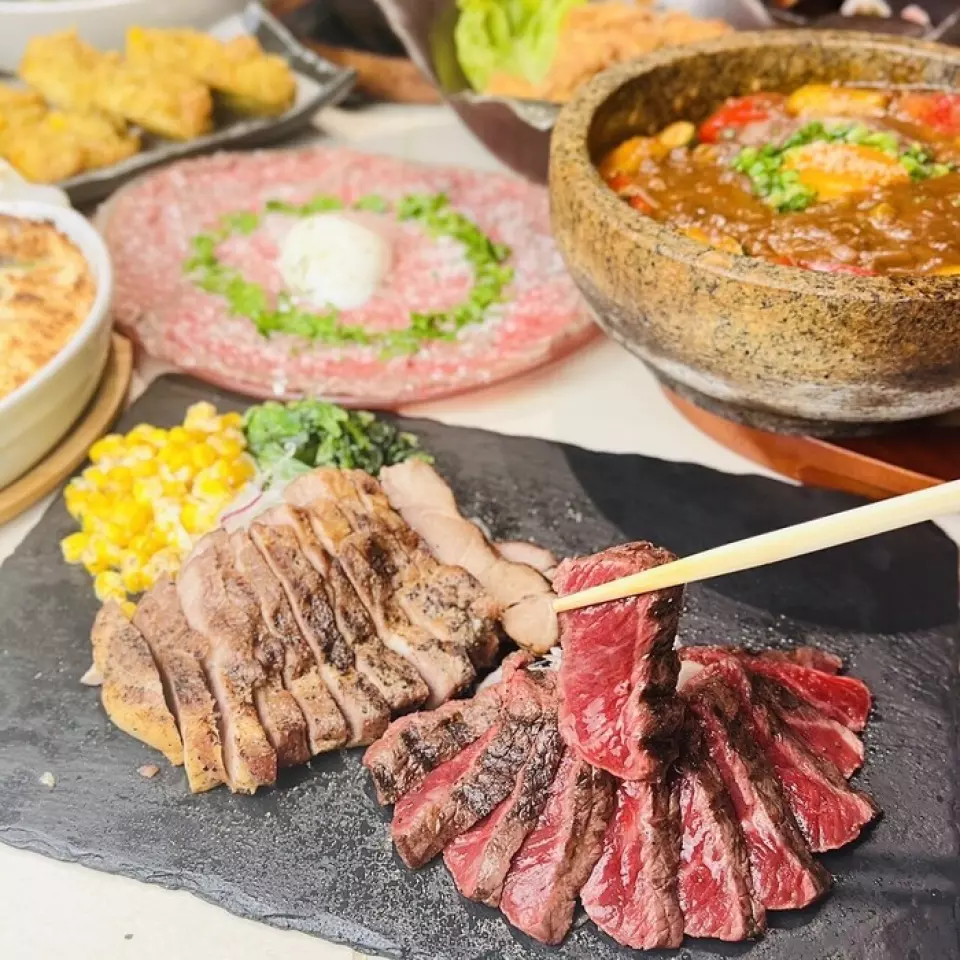 A prime course where you can enjoy carefully selected beef cuts and Matsusaka pork. You can enjoy the delicious flavor of Japanese black beef! All-you-can-drink for 3 hours is ¥6,200. Please take this opportunity to try it out♪