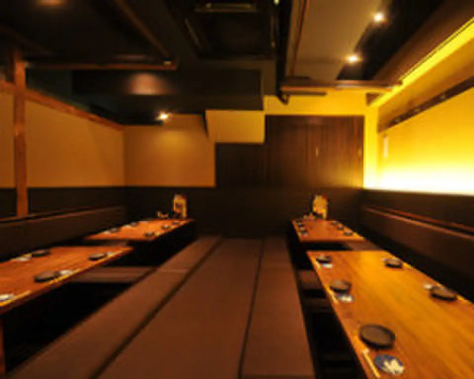 If you are planning a large party, please come to our tatami room with sunken kotatsu tables. We can accommodate up to 35 people.