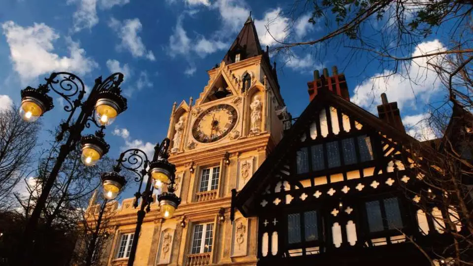 英格蘭經典的都鐸式建築中優雅的享受片刻寧靜