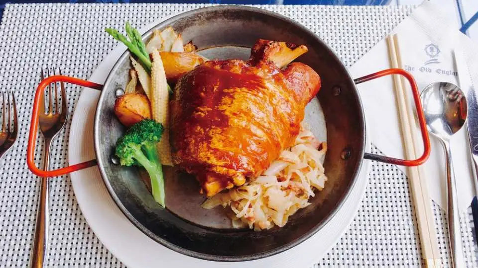 維吉諾餐廳精緻午餐主餐 - 爐烤脆皮豬腳（圖片僅供參考）