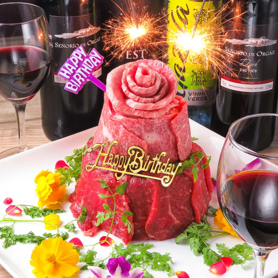 烤烤肉。我們現在為週年紀念日和生日提供驚喜肉餅♪加上您的名字或特別的東西一定會讓您感到非常高興*慶祝活動結束後我會把它分在盤子上並帶來。