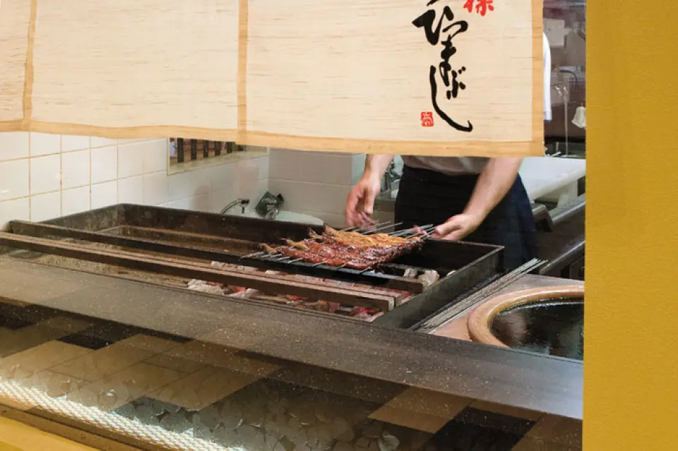 Unlike Edomae eel, eel is grilled without being steamed, so it is crispy on the outside and soft and juicy on the inside. The moment you open the rice container, the secret sauce and fragrant aroma will whet your appetite! Whether it's a meal with close friends, a family get-together, or just a stroll around Ginza, everyone is welcome to come and enjoy.