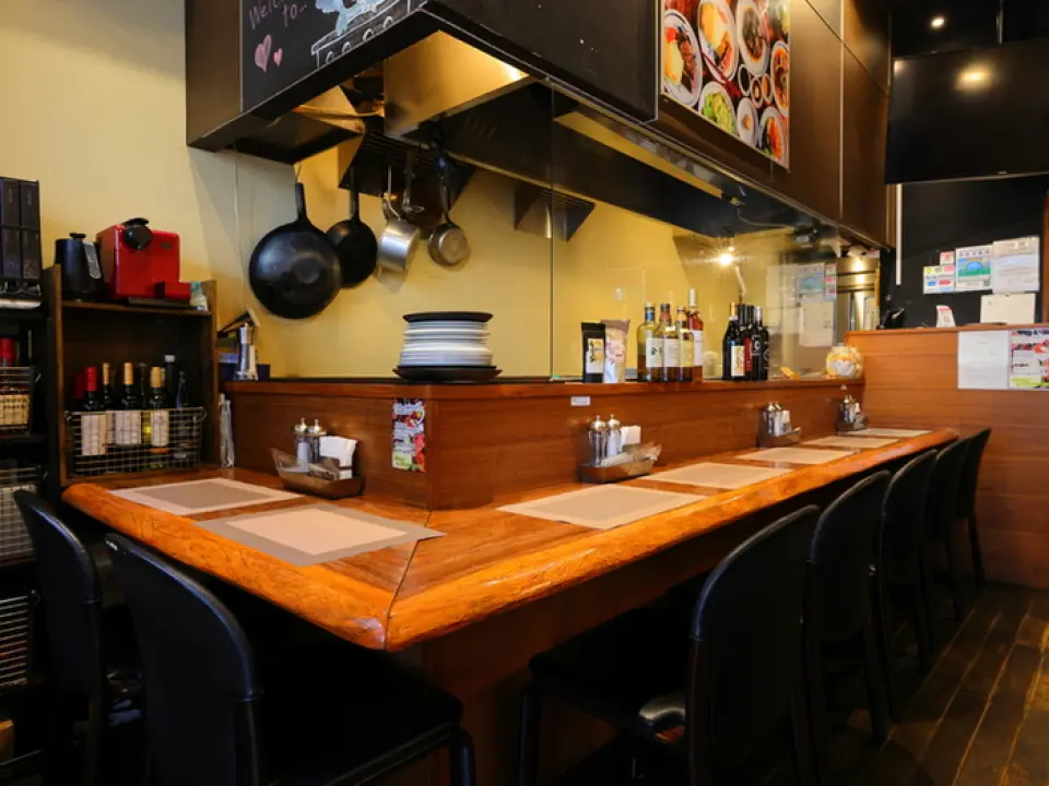 We have counter seats so that even one person can enjoy themselves. Of course, we also have table seats, so it's perfect for company drinking parties, girls' nights, and dates! We also have party courses, so you can even rent out the entire restaurant! Please feel free to contact us about the number of people and your budget.