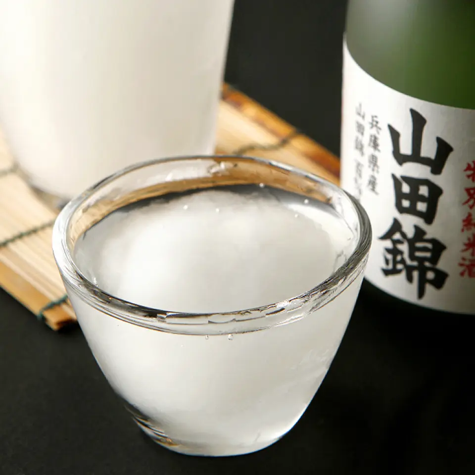 We have a wide selection of sake, from popular classics to seasonal and limited edition premium items. Our popular Mizoreshu, which turns into a sorbet-like liquid when poured into a carafe, is also popular. We also have a selection of wines, shochu, highballs and other drinks that go well with seafood.