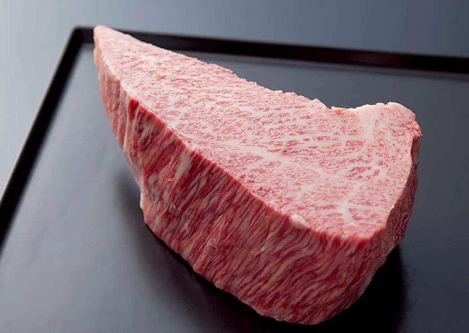 神戶牛和之宮選用最高品質的神戶牛，打造多層次口感與完美分布的油花