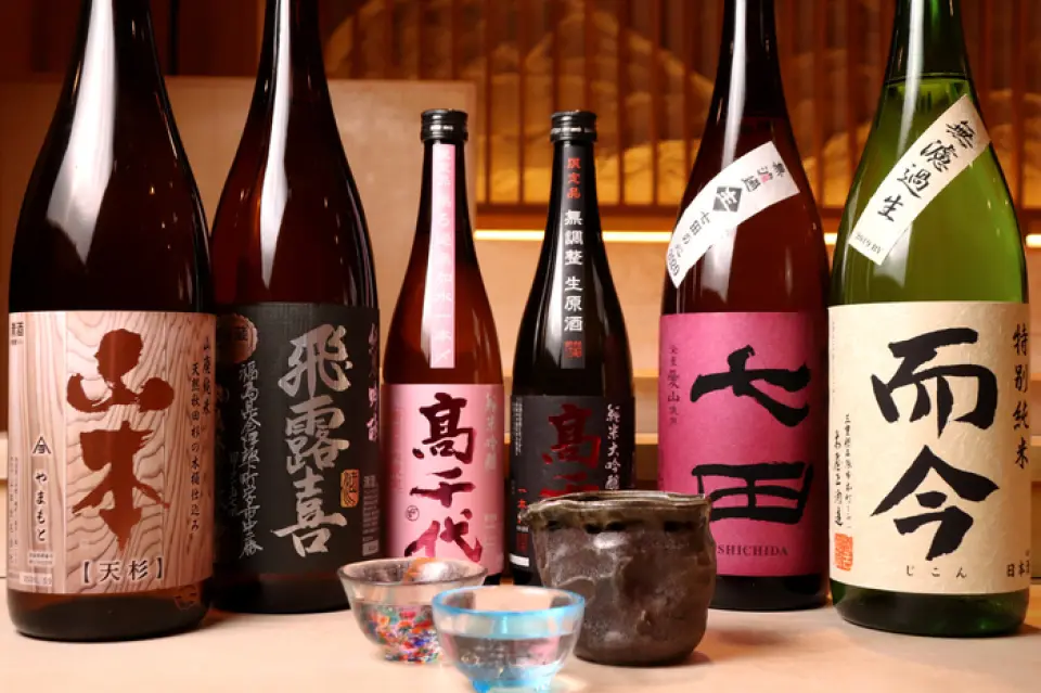 If you want to enjoy sushi with sake, then Japanese sake is definitely the best choice. Abe Hiroo Annex always has more than 15 types of sake available. There are rare brands that are only available at our restaurant, as well as seasonal recommendations. Sake comes from a variety of regions. We source sake that goes well with sushi. Not only are they great to drink with your meal, but they are also delicious as sake, and are all famous names that will impress even the most discerning sake connoisseurs. Why not deepen your friendship with friends or loved ones over sake?