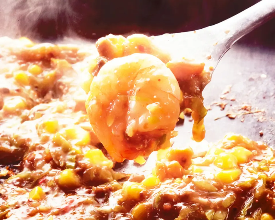 美味的关键在于以鲣鱼为主要原料的日式汤底，以凸显严选食材的风味！