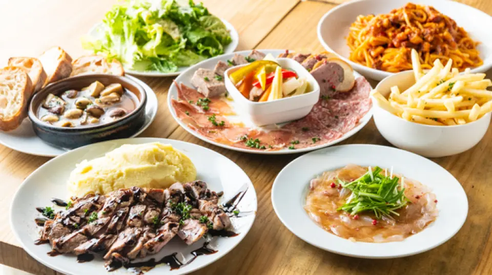 We recommend the great value course with plenty of food and all-you-can-drink. Three types of courses are available from 4,200 yen, with 10 dishes including a homemade assortment of side dishes, carpaccio, salad, grilled meat, and dessert! It can accommodate from 3 to 40 people, so it is recommended for girls' nights, group meals, launch parties, and various other parties. We will also be happy to accommodate your requests regarding ingredients, so please feel free to contact us.