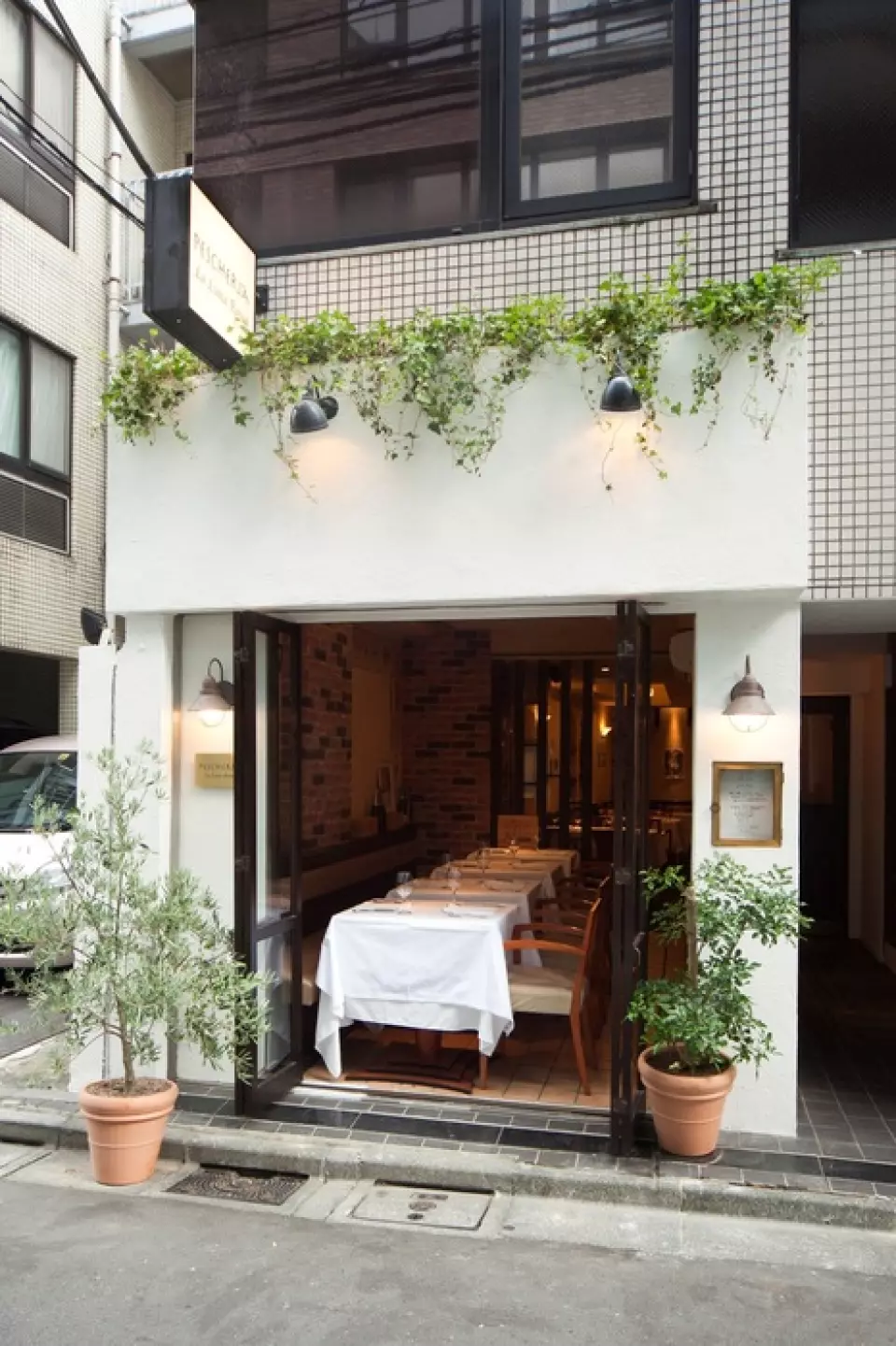 安靜的義大利餐廳，主打海鮮，遠離喧囂。希望您能夠體驗到不一樣的赤坂氛圍。