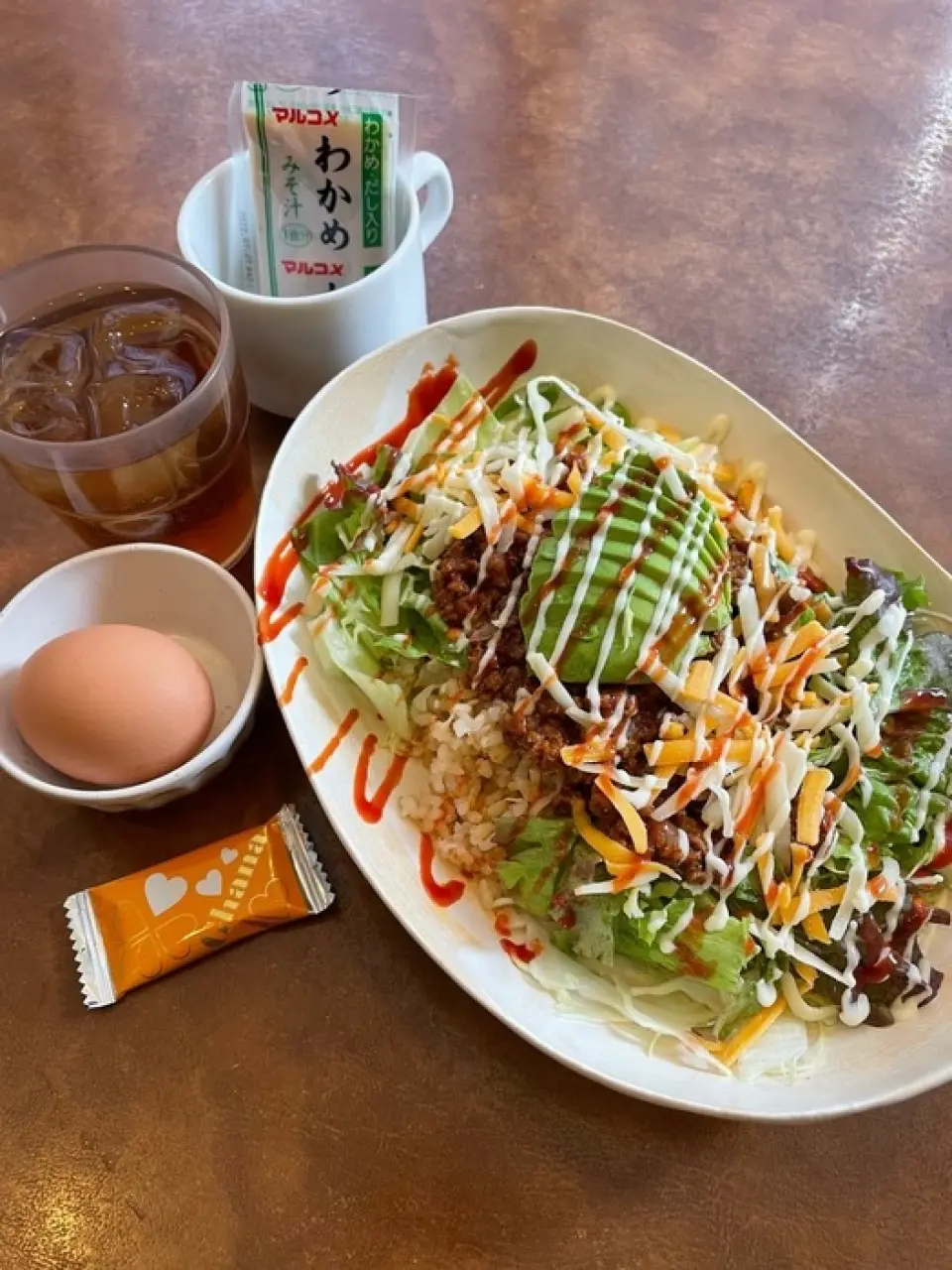 丰盛又健康的糙米盘，每天有超过10种主菜可供选择！ ！它还配有饮料吧、味噌汤和热鸡蛋，900日元^_^在涩谷其他任何地方都找不到如此超值的午餐！一定会好吃到让人上瘾^_^（涩谷午餐是涩谷君做的）