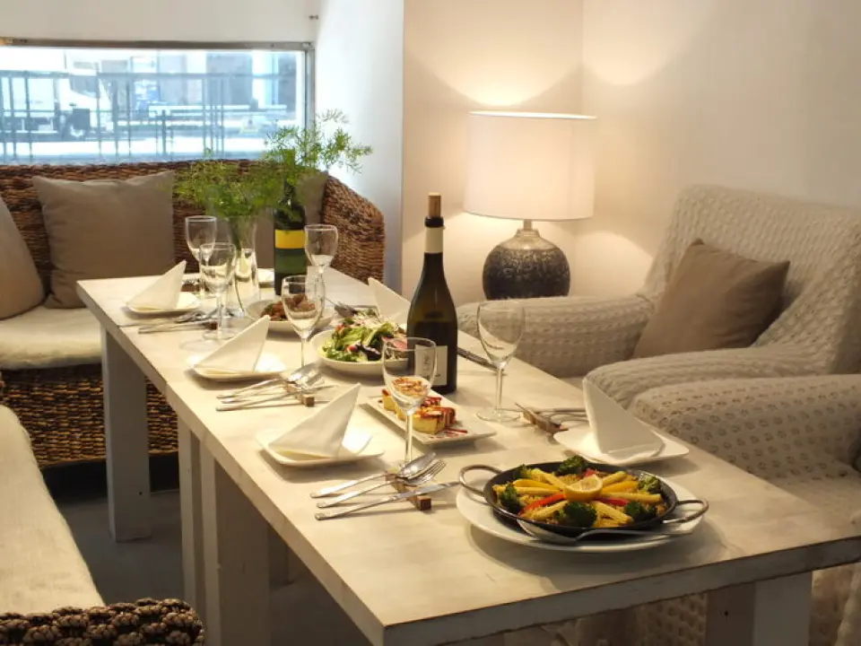 We have a variety of plans available, including a party plan for 3,800 yen (excluding tax) and a lunch party plan with all-you-can-drink for 2,500 yen. Please feel free to contact us if you have any budget requests.