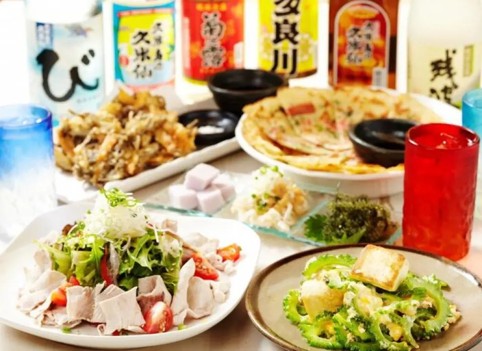 祝您有个愉快而有趣的聚会！ 「汤丸套餐◆共8道菜品◆」，包含了「海葡萄」、「指见豆腐」、「平地御好烧」、「champuru」、「炸玉米饼饭」等冲绳经典料理，附赠3份无限畅饮≪4,000日元≫◎包含[零食]和口感浓郁的[rafute]的[Mensore套餐]包含3小时无限畅饮≪4,500日元≫◎两者是可以充分享受正宗味道的幸福内容！请在各种情况下使用它。