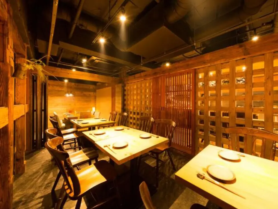 The interior is perfect for entertaining, business dinners, and even girls' nights and dates. We only have one private room, so please contact us early if you are planning an important dinner party. We will accommodate special menu requests. We offer a relaxing atmosphere and delicious food that will surely satisfy even important guests.