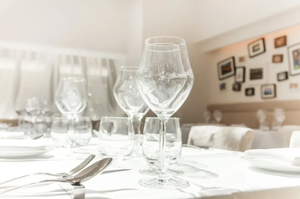 We offer a wide variety of wines, including red wine, white wine, and sparkling wine. We offer them at prices as close as possible to those in mainland Italy, so that you can enjoy them casually. Of course, we also have beer, whiskey, cocktails, and other drinks, so please choose your favorite drink. Our sommelier will create a perfect pairing of Mediterranean cuisine and wine to suit the food, your preferences, and the occasion, so please feel free to ask us.