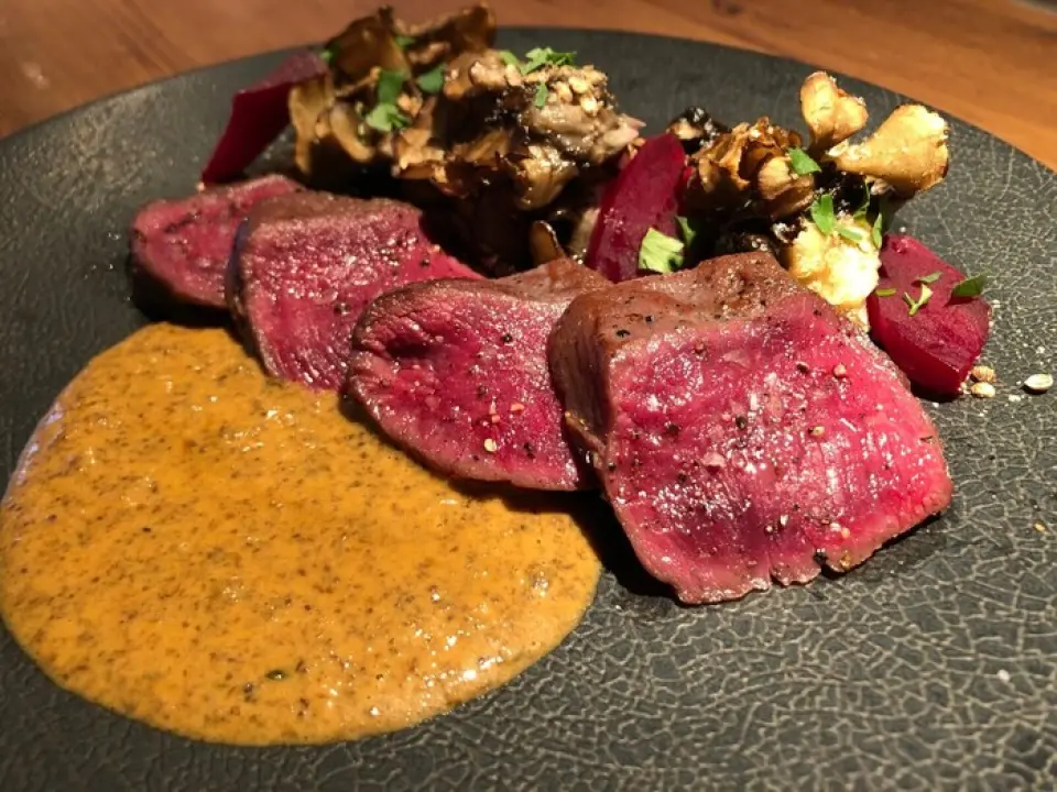 After training at a famous Italian restaurant at a young age, Chef Kabutoyama became the chef at Kiyosumi Shirakawa Fujimaru Brewery. He creates unique Italian cuisine based on the concept of bringing out the best in ingredients so that the food can be eaten deliciously and beautifully.