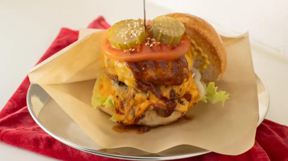 Hamburger menu items such as the "Shinmei Burger" are also available for takeaway! The sauce for the "Teriyaki Burger" is made by simmering chicken thigh meat, which is not usually used, together with the burger, resulting in an addictive taste that is full of the delicious flavor of the meat. It is also popular with children, so please enjoy it with the whole family◎ Since the 160g thick patty is carefully cooked before being served, it will take about 15 minutes from the time of ordering. Please enjoy it hot and fresh! Feel free to just take it out◎