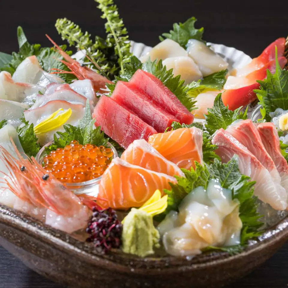 Hokkaido has a lot of delicious seafood! If you order the sashimi platter, you will definitely be satisfied. Not only can you enjoy a drink, but you can also use it as a place to eat. We welcome both singles and families. You can choose whether or not to have all-you-can-drink with the course menu, so it is also recommended for casual occasions!