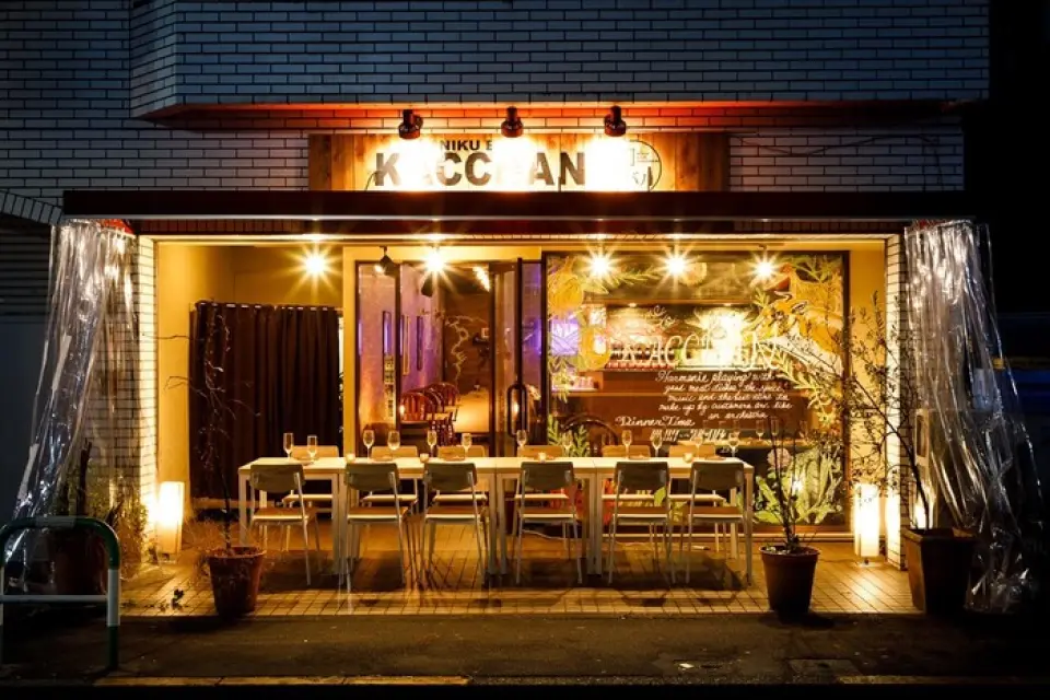 Nội thất được trang trí với màu sắc ấm áp mang đến cho bạn sự ấm áp của gỗ♪ Nhà hàng này có thể được sử dụng trong nhiều tình huống khác nhau, từ những người muốn có một bữa ăn nhàn nhã cho đến những người muốn tổ chức một bữa tiệc riêng tư♪ Thật tuyệt khi trở thành một izakaya, nhưng hôm nay chúng ta sẽ tìm thứ gì đó phong cách và giản dị hơn một chút Dành cho mọi người♪