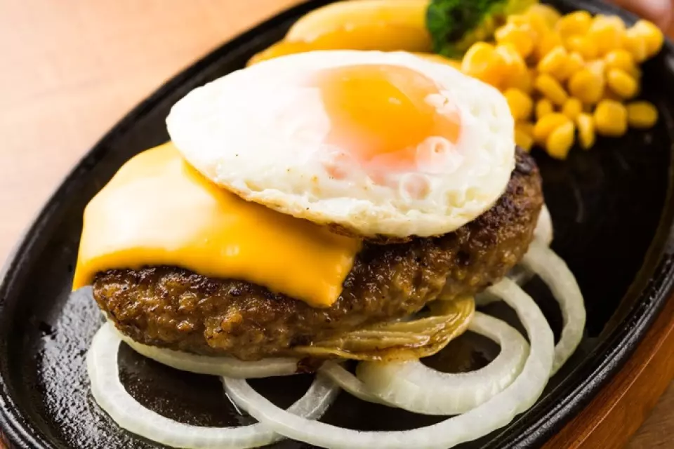 อาหารกลางวันแสนอร่อย! อาหารกลางวันมอนสเตอร์ 920 เยน ~ ข้าวพิเศษ♪ คุณสามารถเลือกเนื้อสัตว์เนื้อเนื้อสัตว์ได้ตั้งแต่ 5 ออนซ์ถึง 16 ออนซ์! -