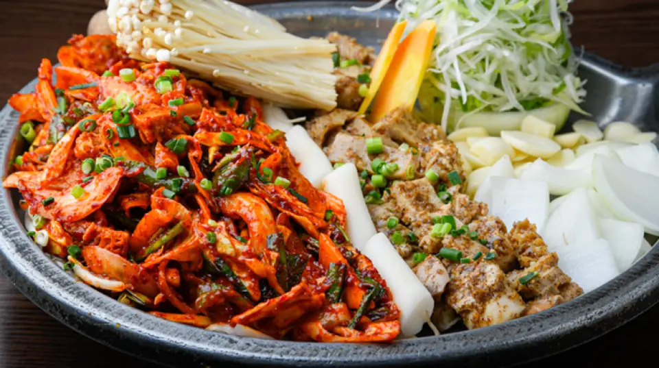 Tại nhà hàng của chúng tôi, bạn có thể thưởng thức hương vị Hàn Quốc đích thực do Omoni sản xuất với giá cả hợp lý. Trong số đó, chúng tôi đề xuất loại `` nội tạng Teppanyaki ''◎ phổ biến nhất. Chúng tôi cung cấp hai loại: vị mặn đậm đà làm nổi bật hương vị của nội tạng và vị cay của gochujang kích thích sự thèm ăn của bạn. Bạn có thể thưởng thức nó như một nửa rưỡi♪ Kết thúc với cơm chiên thơm. Ngoài ra, món bạch tuộc nướng “Chukumi xào” được ưa chuộng gần đây, tận dụng sự kết hợp giữa hải sản và vị cay nên rất ngon! Hãy thử thêm hormone hoặc thịt lợn theo ý thích của bạn...♪