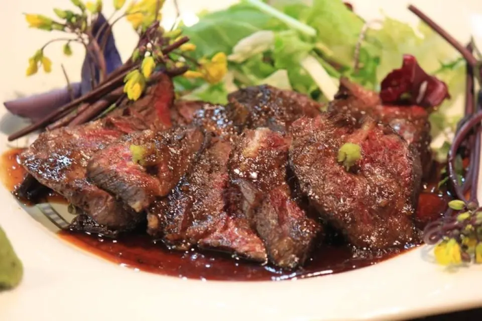 If you want to enjoy fresh ingredients cooked to the fullest on the hot plate, such as Kuroge Wagyu beef steak, grilled seasonal organic vegetables, and seafood okonomiyaki, we recommend our courses. From the affordable year-end and New Year's party course at 3,500 yen to the quality-focused special course at 6,500 yen, we have a wide variety of courses to choose from depending on your occasion and preferences! From carefully selected Wagyu beef to organic grilled vegetables delivered directly from Otowa Farm, enjoy to your heart's content the exquisite dishes created by the magic of the hot plate.