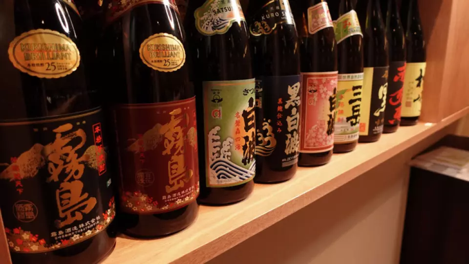We offer a wide selection of sake from all over Japan to go with our proud fish dishes. We have a wide variety of sake, from pure rice to honjozo. We also offer a variety of mellow-tasting maewari shochu, which is perfect for Japanese cuisine featuring fish and vegetables. We also offer "ochawawari" (tea-mixed sake) made with tea sourced from a long-established tea shop. The sake is prepared with a bamboo whisk right in front of the customer and served. Please try the soft, elegant tea aroma and the lingering flavor of matcha.